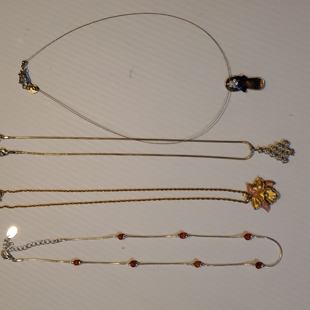 4 Necklaces - Picture 3 of 7